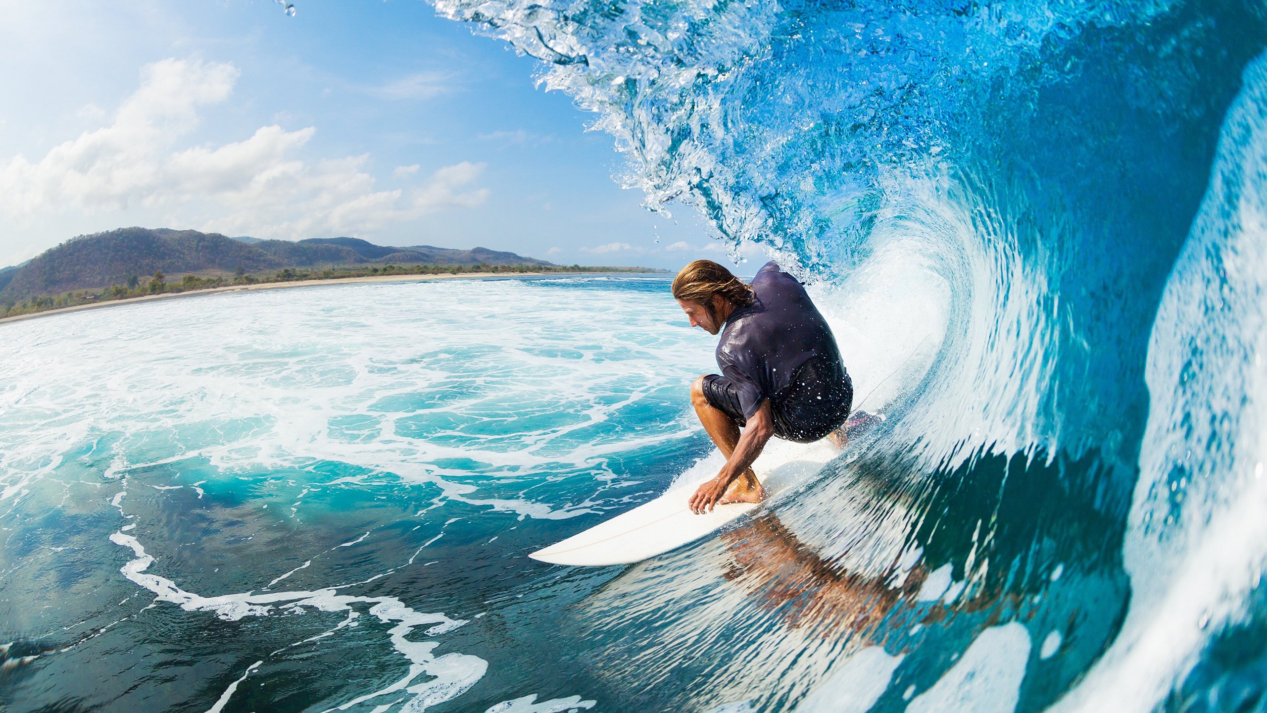 当F1引擎在东北街头咆哮，一场逆转如何撕裂两个平行世界